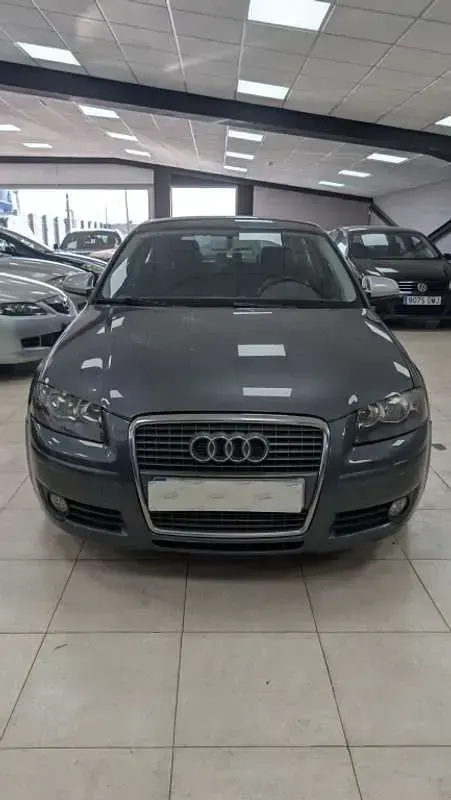 Usado Audi A3 Ambition 140 CV (102 kW) 2006 Negro Utilitario