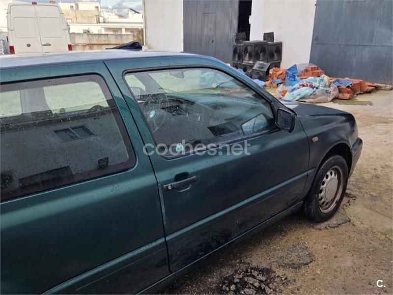 Usado VW Golf III Conceptline 90 CV (66 kW) 1997 Verde Berlina