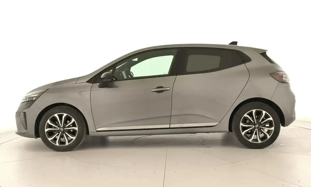 Usado Renault Clio V Techno 90 CV (66 kW) 2024 Gris / plata Berlina