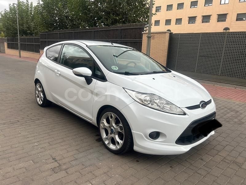 Usado Ford Fiesta Sport 95 CV (69 kW) 2010 Blanco Utilitario