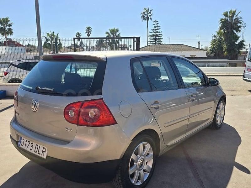 Usado VW Golf IV Conceptline 90 CV (66 kW) 2005 Gris / plata Berlina