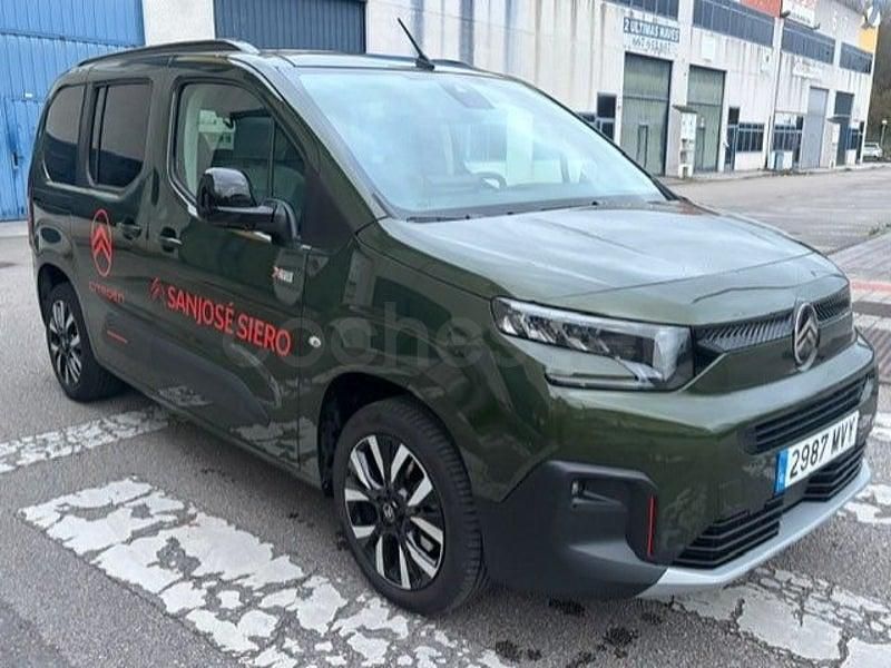 Begagnad Citroën Berlingo 130 HK (95 kW) 2024 Grön Minibuss