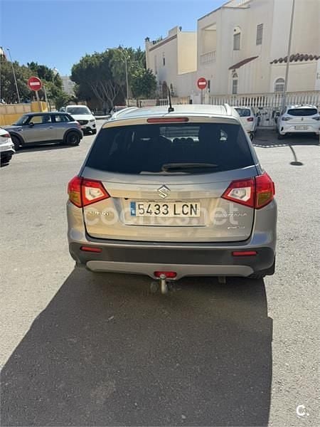 Usado Suzuki Vitara GLX 120 CV (88 kW) 2015 Gris / plata SUV