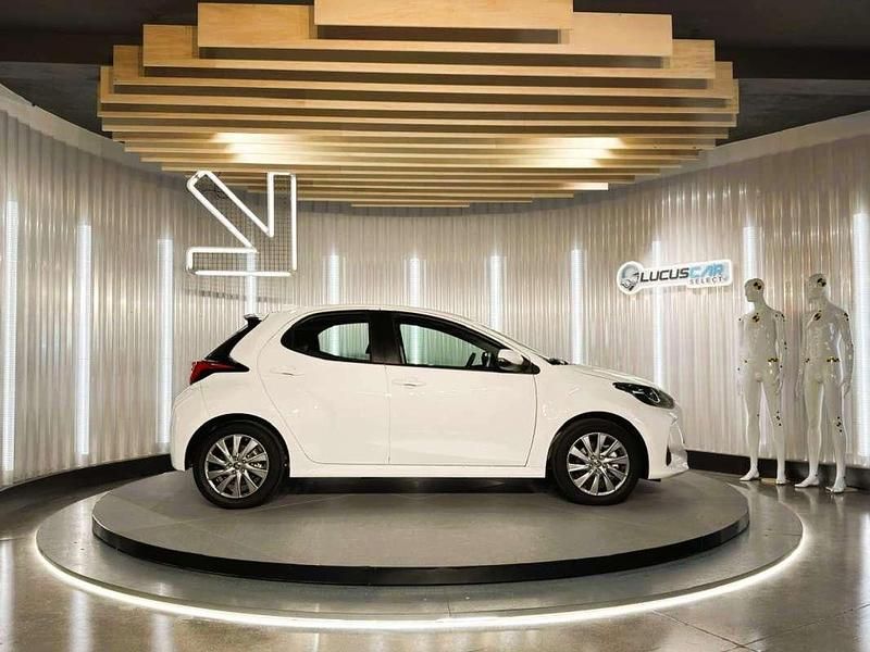 Usado Toyota Yaris Hybrid Active 116 CV (85 kW) 2023 Blanco Utilitario