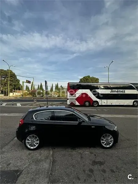 Usado BMW 118 143 CV (105 kW) 2008 Negro Utilitario