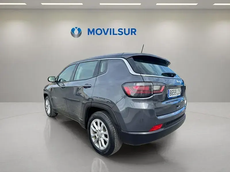 Usado Jeep Compass Limited 130 CV (95 kW) 2022 Gris / plata SUV