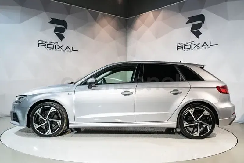 Usado Audi A3 S-Line 150 HP (110 kW) 2019 Cinzento Sedan