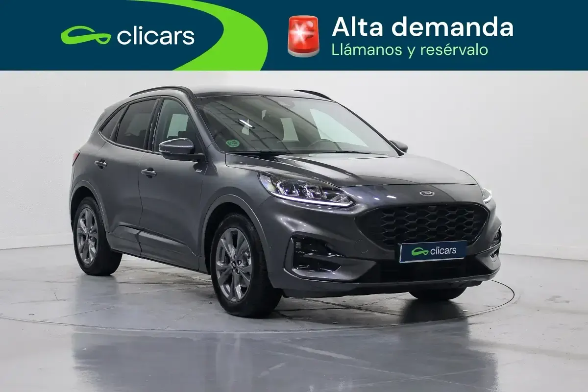 Usado Ford Kuga ST-Line X 120 CV (88 kW) 2023 Gris / plata SUV