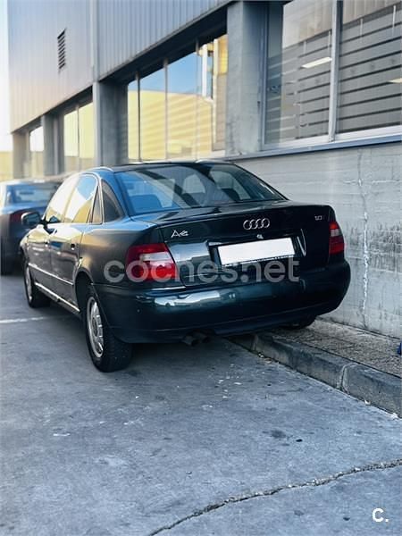 Usado Audi A4 150 CV (110 kW) 1998 Verde Berlina