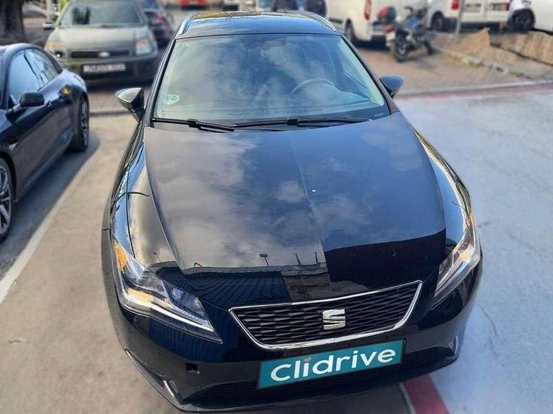Usado Seat Leon ST Style 110 CV (80 kW) 2017 Negro Familiar