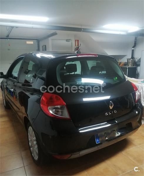 Negro Usado 2010 Renault Clio II Exception Berlina | 3800 € (Precio justo) - Imagen 1/1