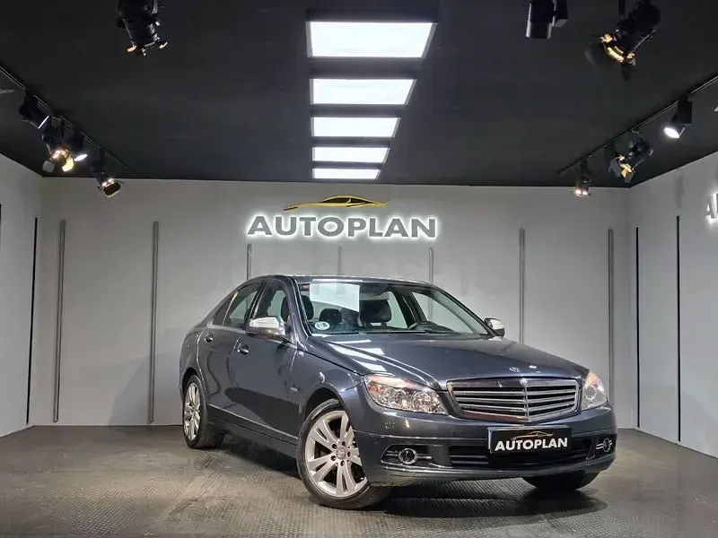 Usado Mercedes C220 Avantgarde 170 CV (125 kW) 2007 Beige Berlina