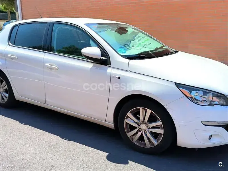 Usado Peugeot 308 Style 120 CV (88 kW) 2017 Blanco Berlina