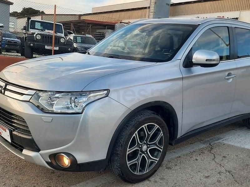Usado Mitsubishi Outlander 150 CV (110 kW) 2014 Gris / plata SUV