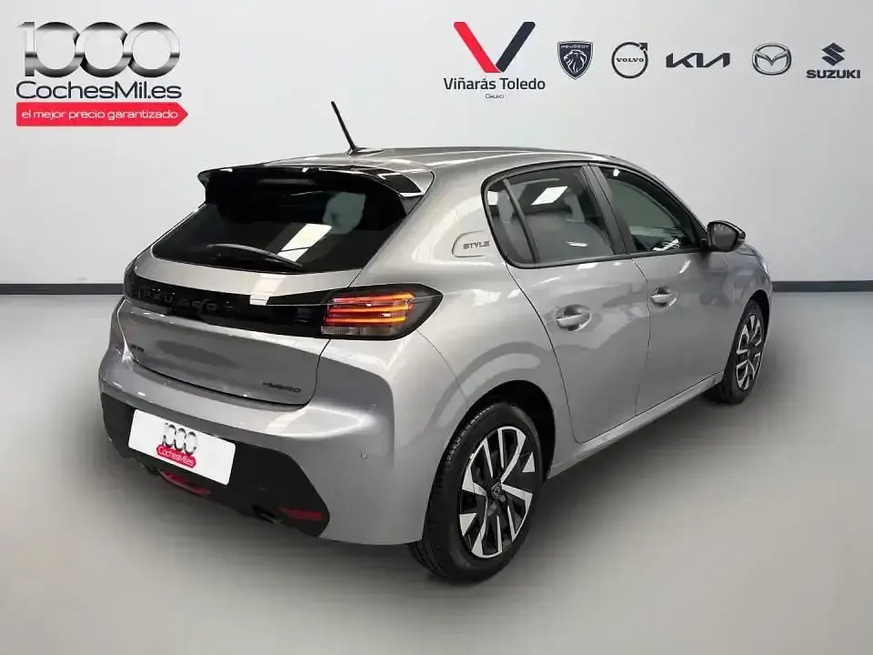 Usado Peugeot 208 Style 110 CV (80 kW) 2025 Gris Utilitario