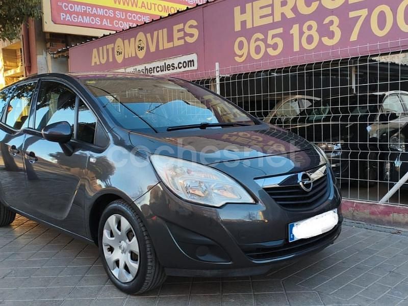 Usado Opel Meriva Enjoy 120 CV (88 kW) 2011 Marrón Monovolumen