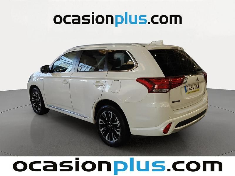 Usado Mitsubishi Outlander P-HEV 203 CV (149 kW) 2018 Blanco Pickup/Camioneta