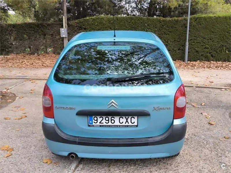 Usado Citroën Xsara Picasso Exclusive 95 CV (69 kW) 2004 Azul Monovolumen
