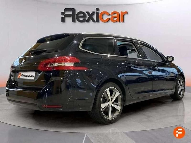 Usado Peugeot 308 131 CV (96 kW) 2016 Negro Familiar