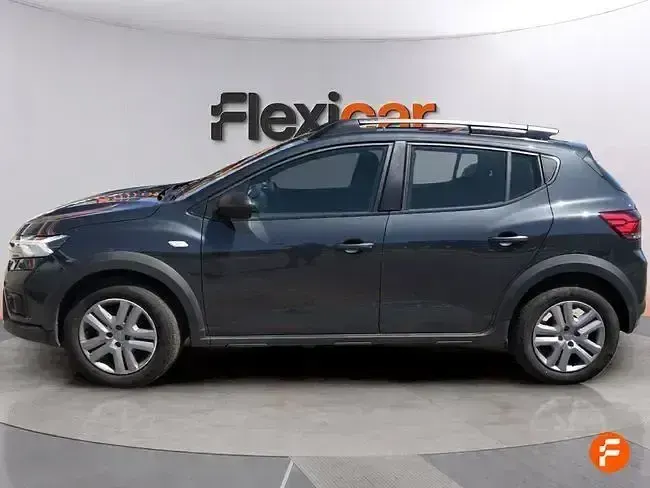 Usado Dacia Sandero Essentiel 101 CV (74 kW) 2023 Gris Berlina