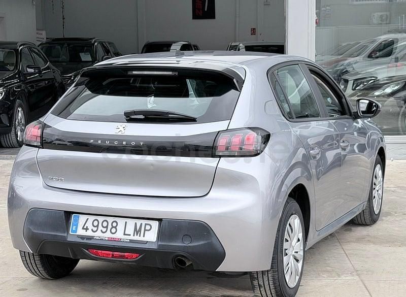Usado Peugeot 2008 Active 110 CV (80 kW) 2022 Gris / plata SUV