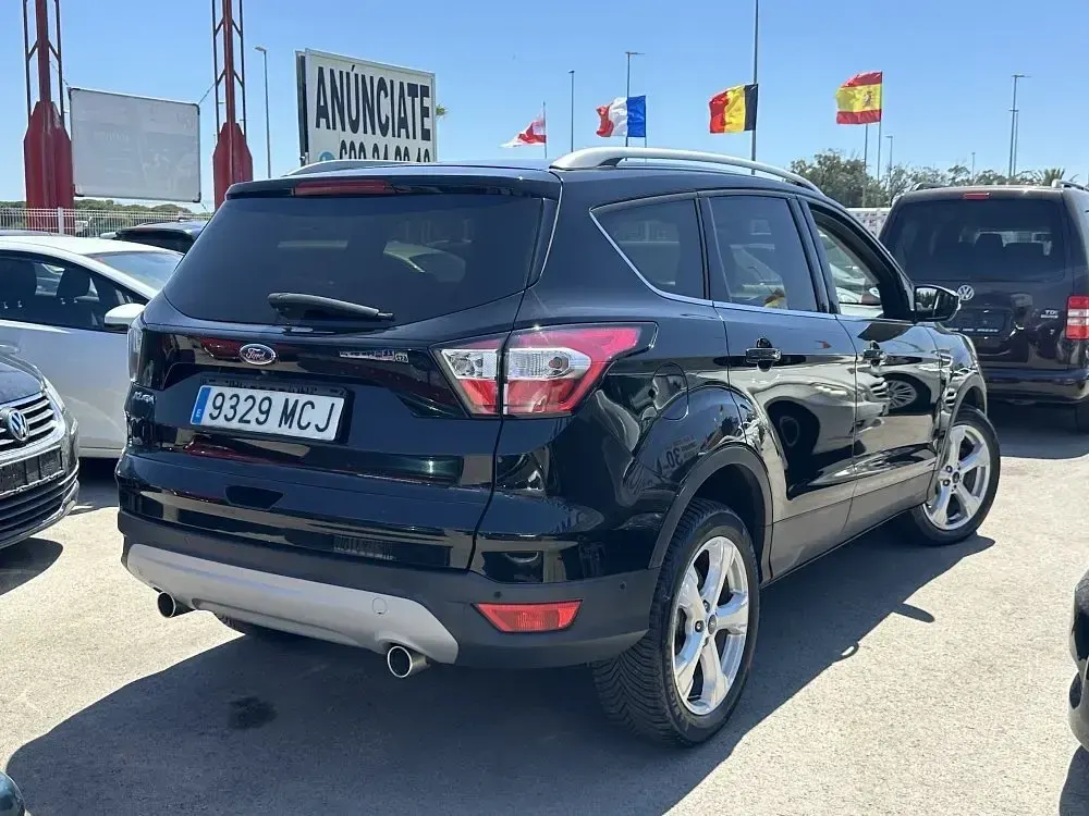 Usado Ford Kuga Business Edition 150 CV (110 kW) 2017 Negro metalico SUV