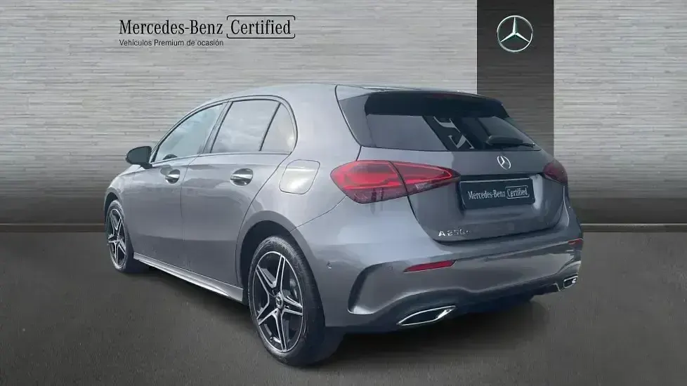 Käytetty Mercedes A250 AMG line 218 HP (160 kW) 2024 Harmaa Sedan