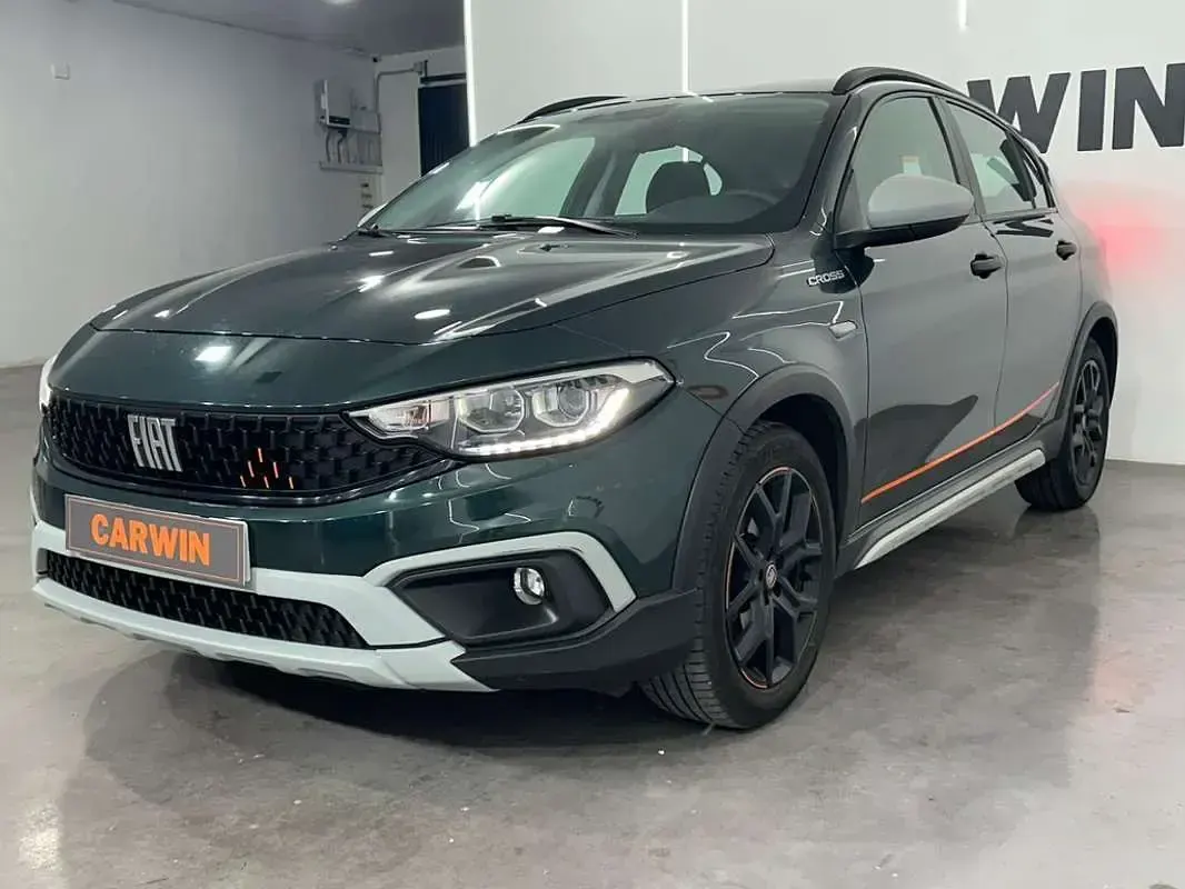 Usado Fiat Tipo Garmin 130 CV (95 kW) 2022 Verde Utilitario