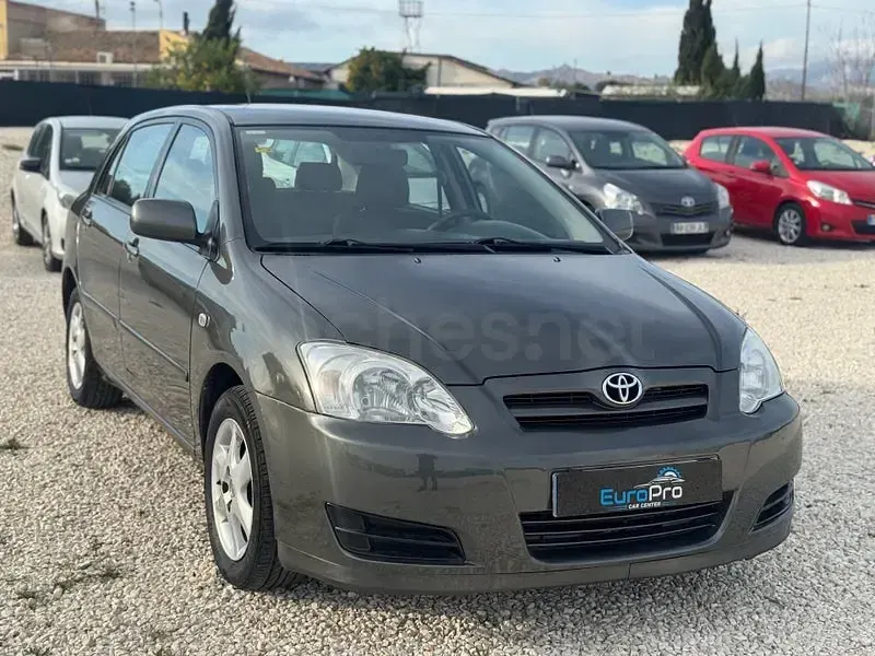 Usado Toyota Corolla Luna 90 CV (66 kW) 2006 Gris / plata Berlina