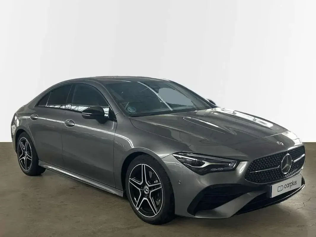 Usado Mercedes CLA200 163 CV (119 kW) 2025 Gris Berlina