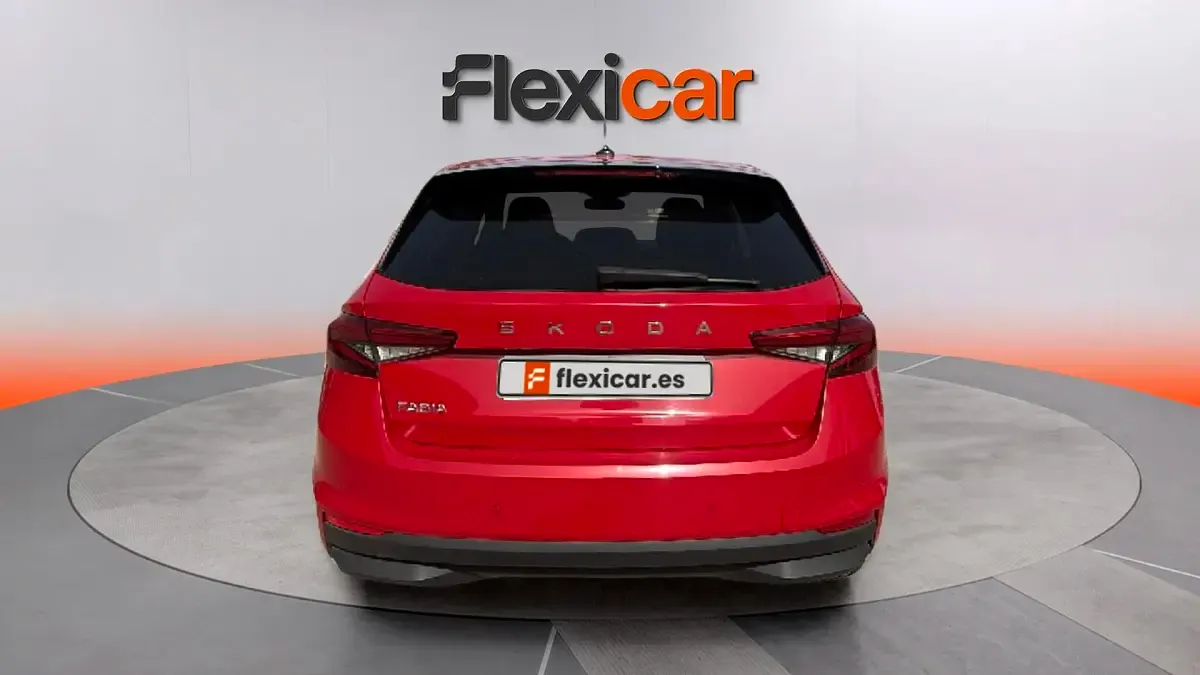 Usado Skoda Fabia Selection 116 CV (85 kW) 2025 Rojo Utilitario