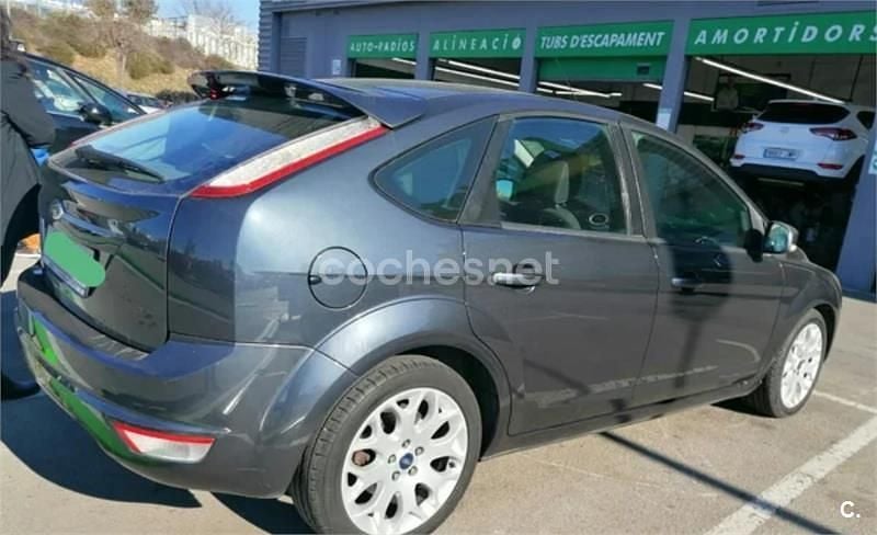 Gris / plata Usado 2009 Ford Focus Trend Berlina | 3800 € (Buen precio) - Imagen 1/4