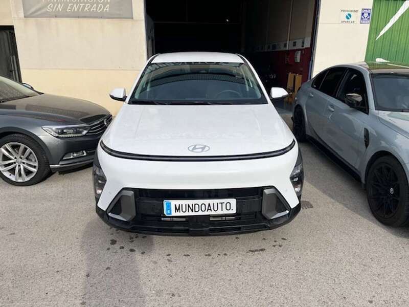 Blanco Usado 2024 Hyundai Kona SUV | 23.990 € (Un poco caro) - Imagen 1/4