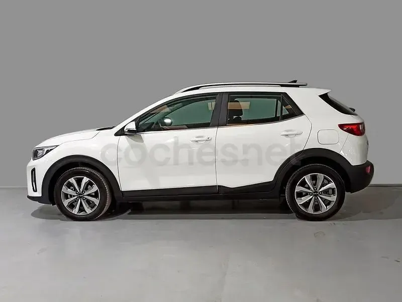 Usado Kia Stonic 100 CV (73 kW) 2024 Blanco SUV