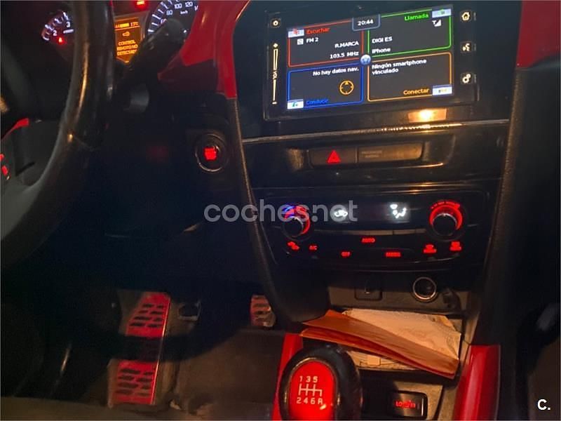 Usado Suzuki Vitara 120 CV (88 kW) 2015 Rojo SUV