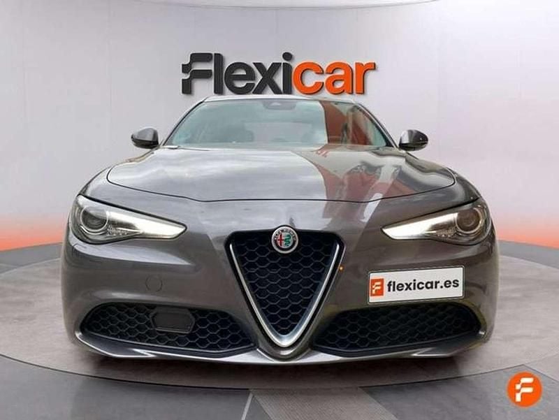 Usado Alfa Romeo Giulia Business 150 CV (110 kW) 2018 Gris Berlina
