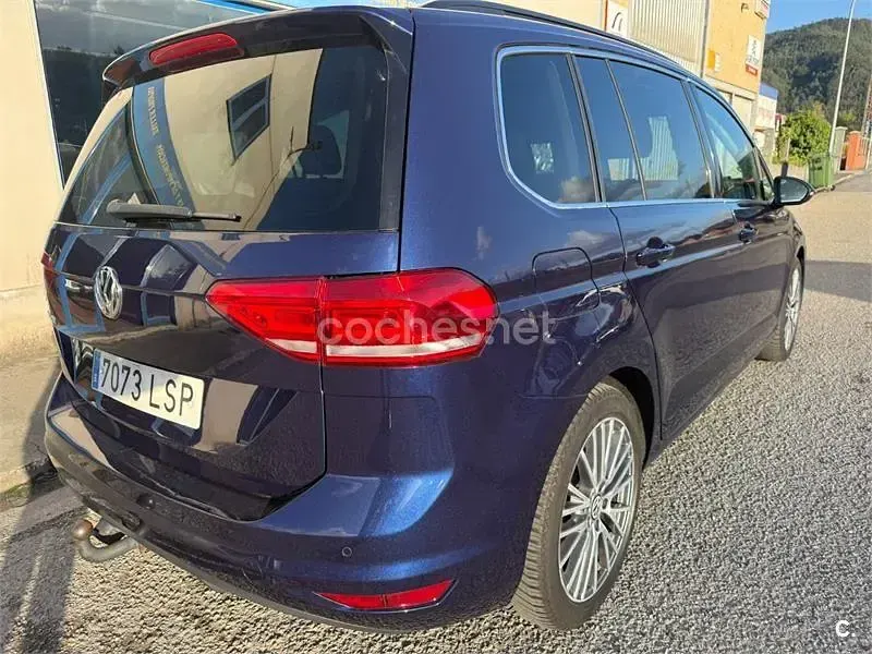 Usado VW Touran Advance 150 CV (110 kW) 2016 Azul Monovolumen