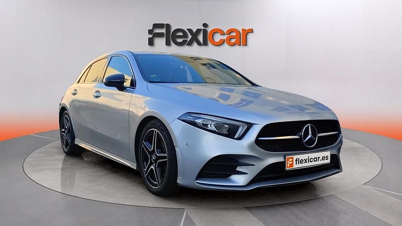 Usado Mercedes A180 116 HP (85 kW) 2020 Cinzento Sedan