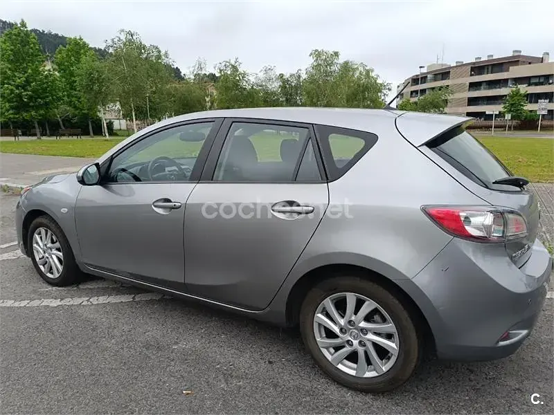 Usado Mazda 3 115 CV (84 kW) 2012 Gris / plata Berlina