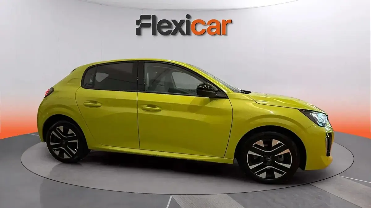 Usado Peugeot 208 Allure 101 CV (74 kW) 2025 Verde Utilitario