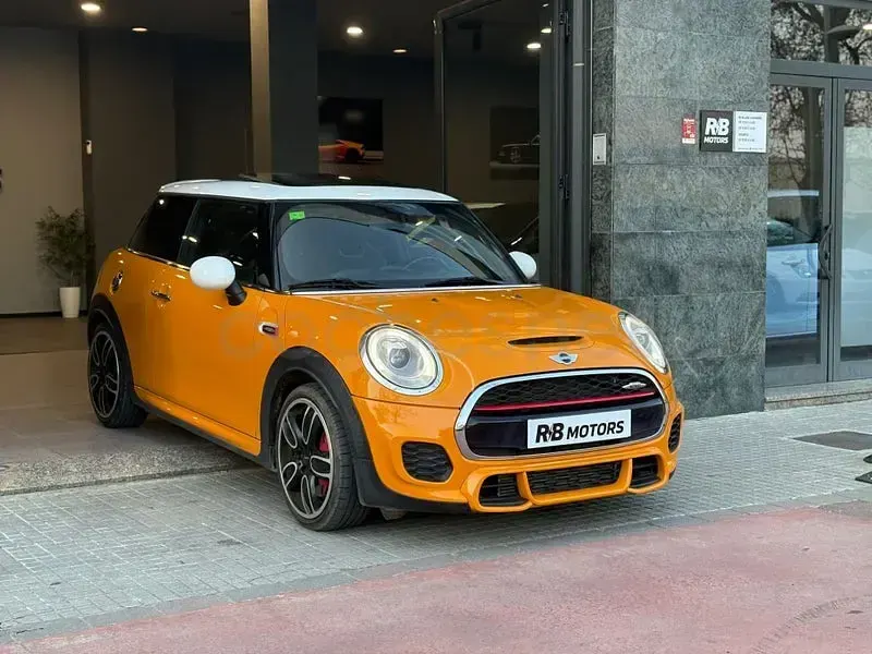 Usado Mini John Cooper Works 231 CV (169 kW) 2017 Naranja Utilitario