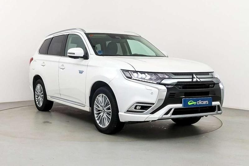 Usado Mitsubishi Outlander 135 CV (99 kW) 2021 Blanco SUV