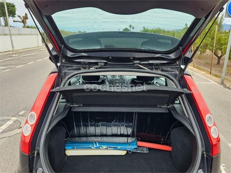 Negro Usado 2006 Ford Fiesta Sport Utilitario | 3000 € (Precio justo) - Imagen 1/4