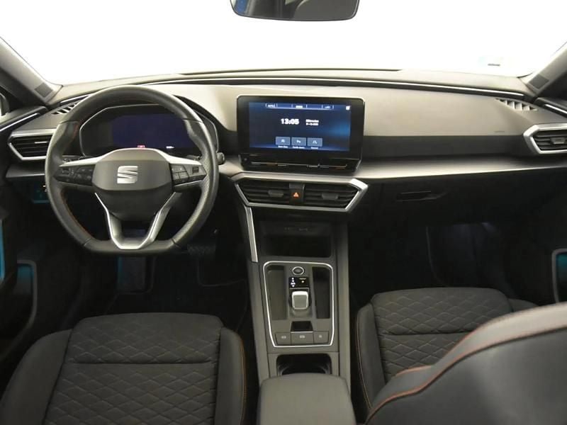Usado Seat Leon FR 110 CV (80 kW) 2024 Gris/plata
