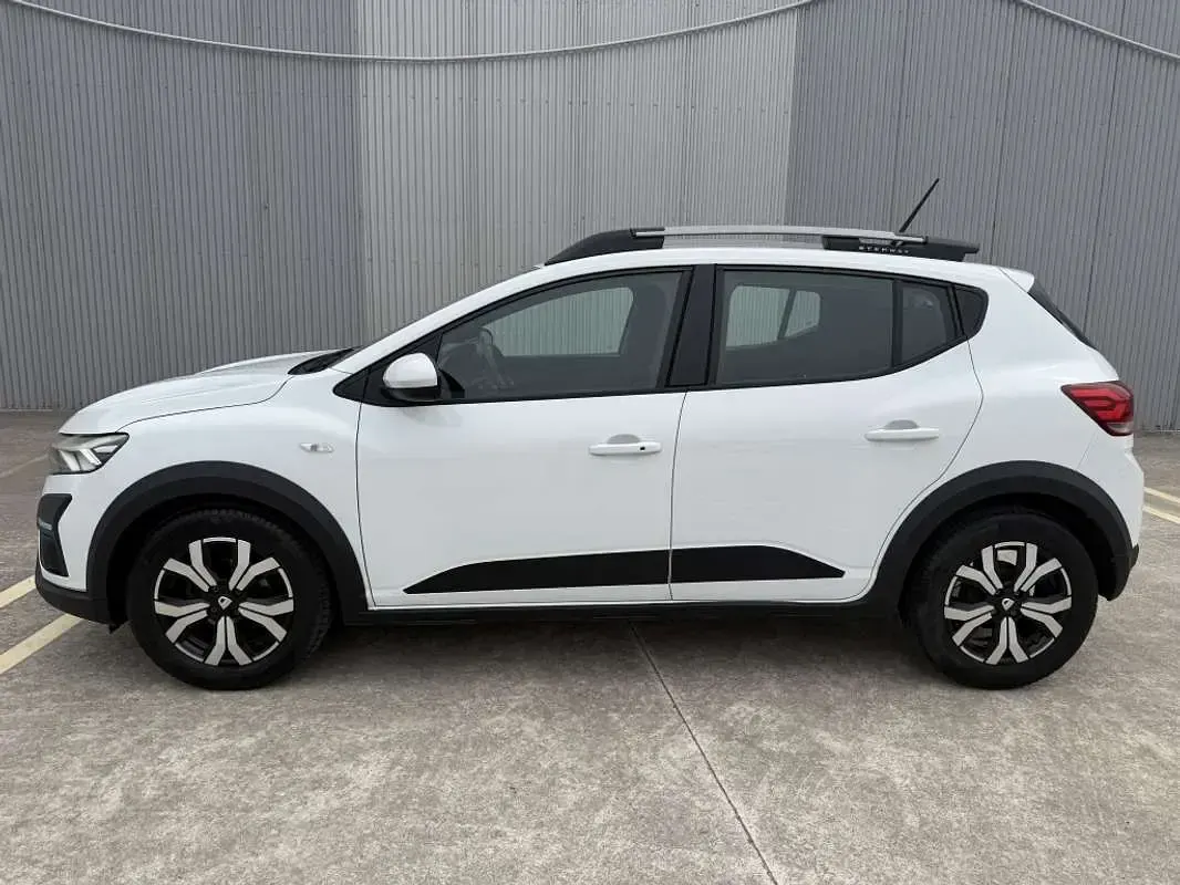 Usado Dacia Sandero Comfort 101 CV (74 kW) 2021 Blanco Utilitario