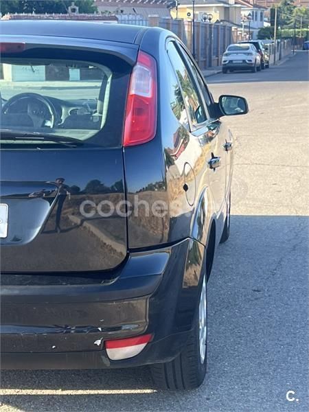 Negro Usado 2007 Ford Focus Business Edition Berlina | 2700 € (Precio justo) - Imagen 1/4