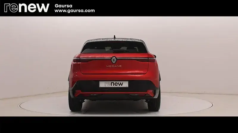 Usado Renault Mégane Techno 96 kW (131 CV) 2023 Carrocería negro brillante con techo gris Berlina