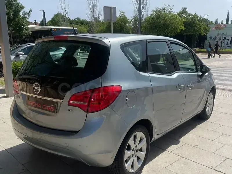 Usado Opel Meriva Cosmo 110 CV (80 kW) 2011 Gris / plata Monovolumen