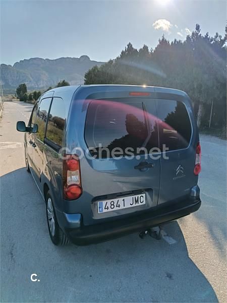 Usado Citroën Berlingo XTR 100 CV (73 kW) 2016 Azul Monovolumen