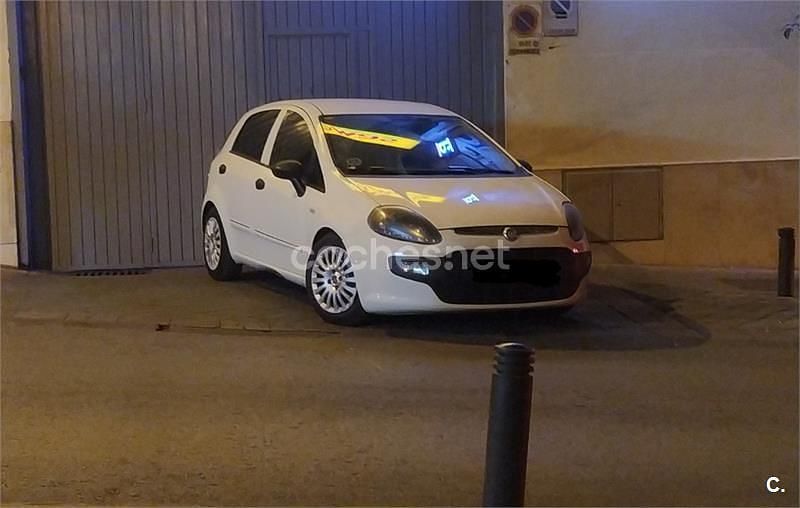 Blanco Usado 2011 Fiat Punto Evo Life Utilitario | 4500 € (Precio justo) - Imagen 1/4